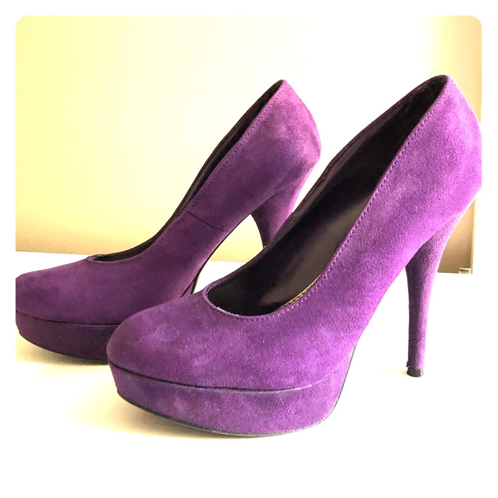 *Final Sale * Plum platform pumps